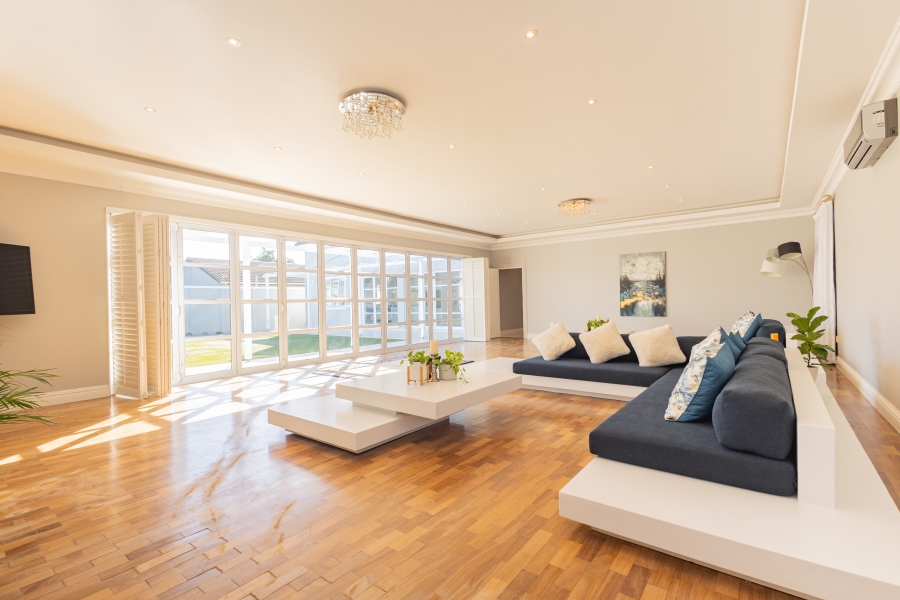7 Bedroom Property for Sale in Flamingo Vlei Western Cape